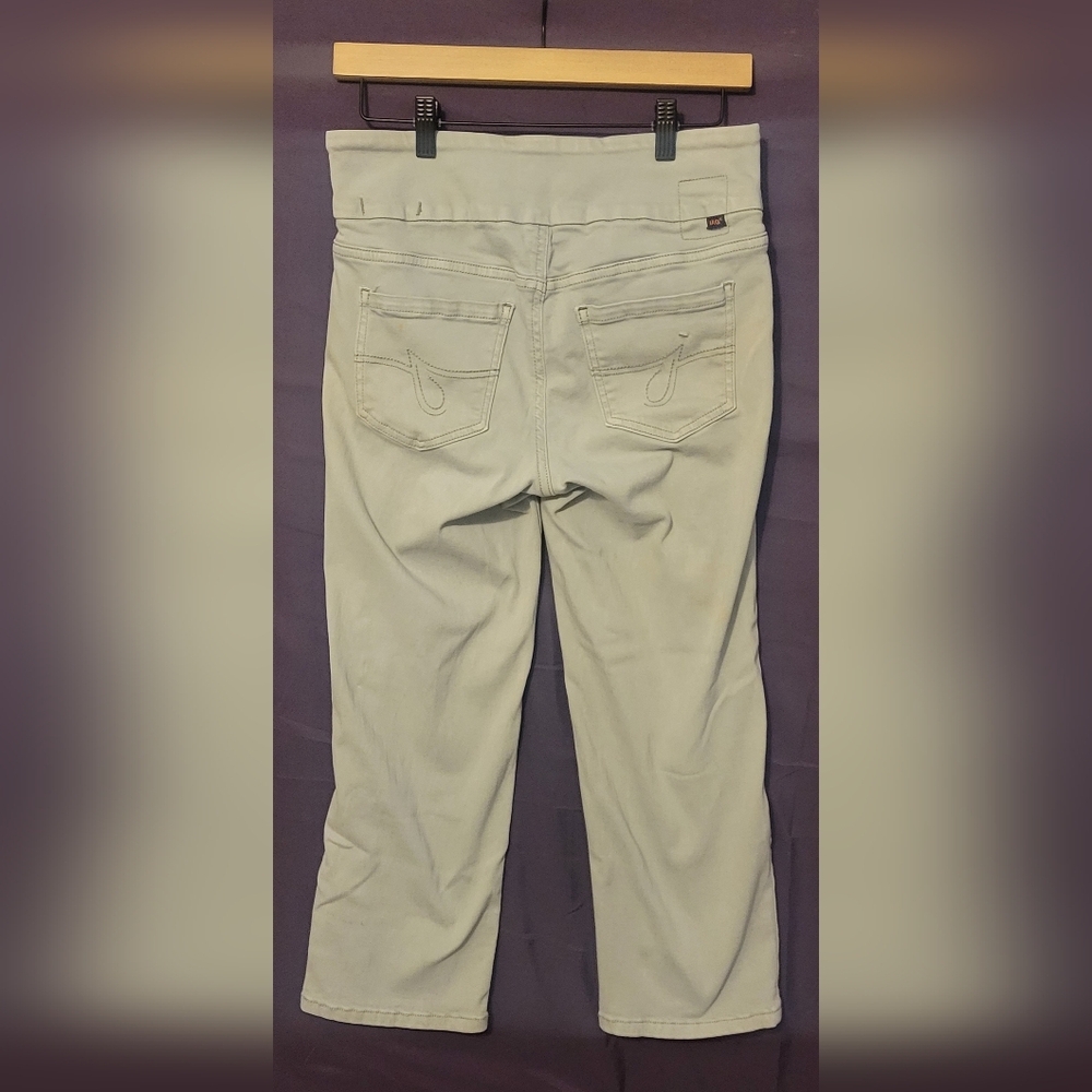 Women's Classic Grey Pull-on Jag Jeans. Size 4 - Picture 4 of 6